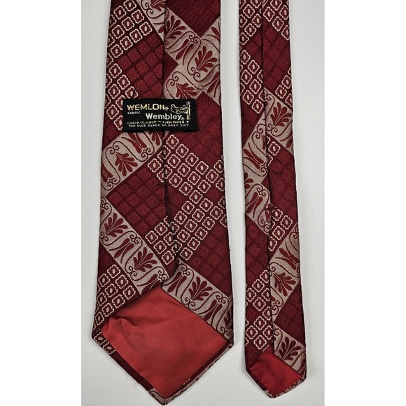 Vintage Wembley Tie Red Tan Polyester Made In USA‎ 55"x4" - Picture 5 of 6